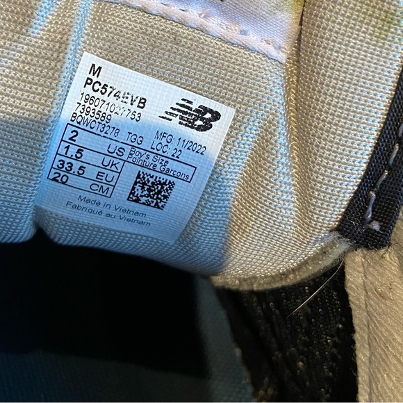 Kids New Balance 574 Classics size 2 - Picture 5 of 6